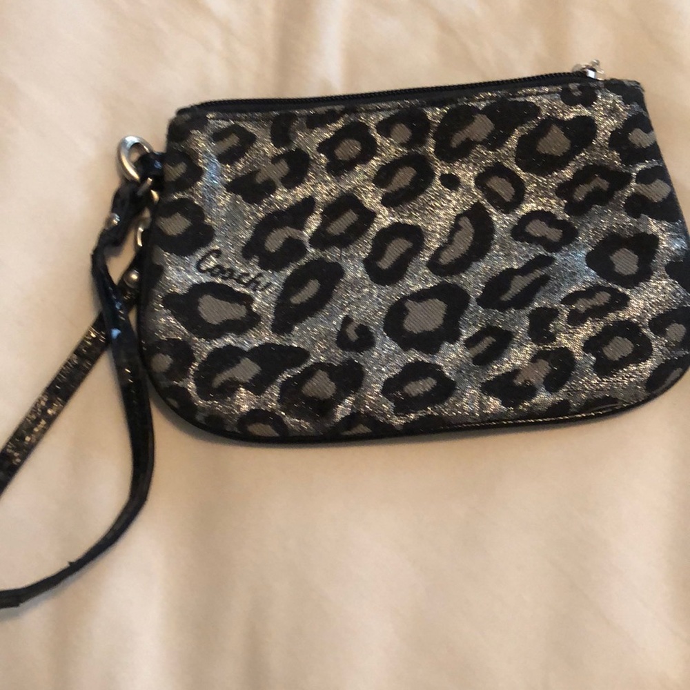 Coach wristlet black\silver cheetah